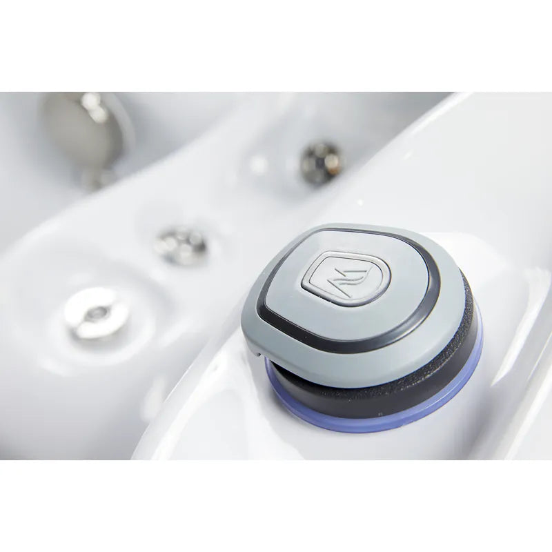 Wellis Mars P&P Classic Line Whirlpool Bedienungsknopf mit Blattlogo auf weißer Oberfläche