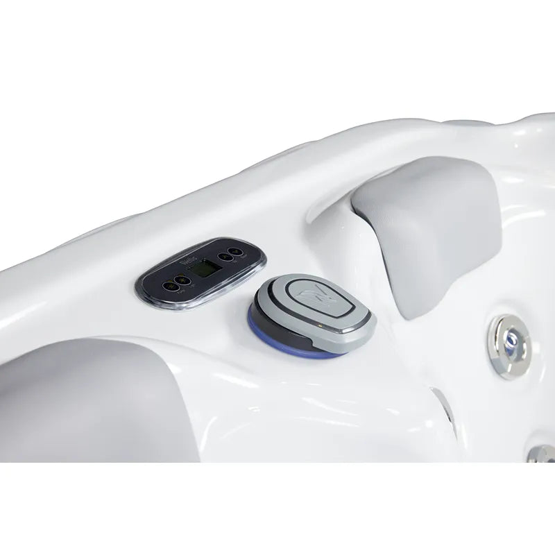 Wellis Mars P&P – Classic Line Whirlpool 3 Personen Bedienelemente und Kopfstütze Nahaufnahme
