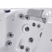 Wellis Venus – Classic Line Whirlpool 6 Personen Draufsicht mit Massagedüsen und Kopfstütze