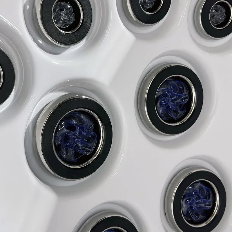 Wibespa Moana Whirlpool – 3 Pers., 59 Düsen Düsendetail mit Wasserstrahlen in Weiß