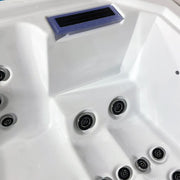 Wibespa Moana Whirlpool – 3 Pers., 59 Düsen Innenansicht mit Düsen und Steuerungspanel