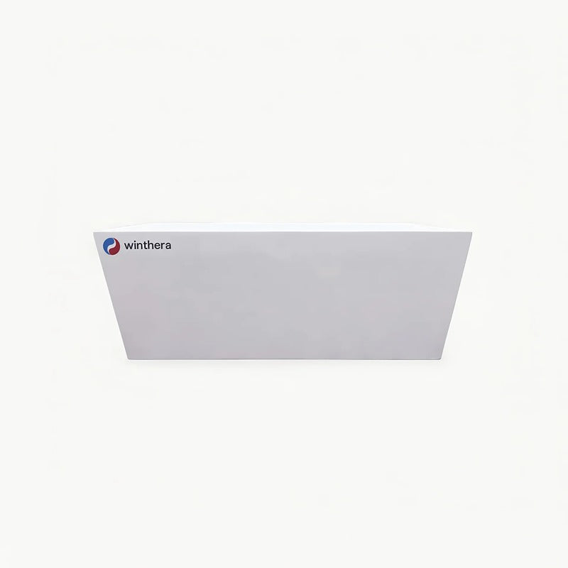 Seitliche Studioansicht des Arctic Acrylic Eisbads mit schlichtem Acrylkörper und Winthera-Logo.