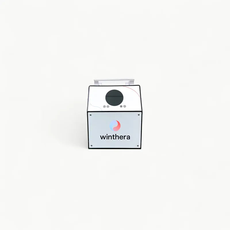 Winthera Arctic Barrel Eisbad Holzfass mit Kontrollpanel und Winthera Logo